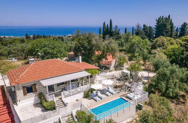 Villa Observer by Villa Plus