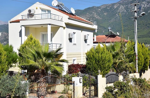 Villa Olive (4 Bedroom Triplex Villa, Sleeps up to 8 Guests)