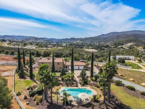 Villa on 5 Acre Vineyard Equestrian Estate, Pool & Hot tub, Events