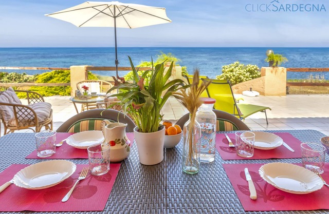 Villa on the shore of the Sorso marina, 3 bedrooms, veranda overlooking the sea, garden
