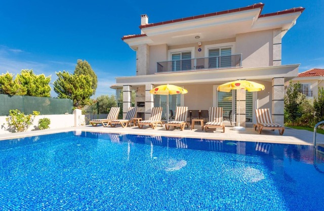 Villa Ozcelik - Five Bedroom Villa, Sleeps 10