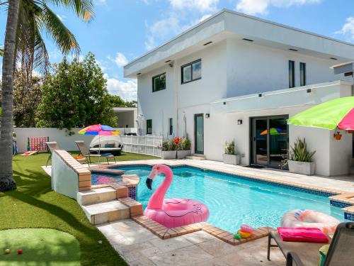 Villa Palma - Prime Location, Pool, Game Room, Outdoor Kitchen