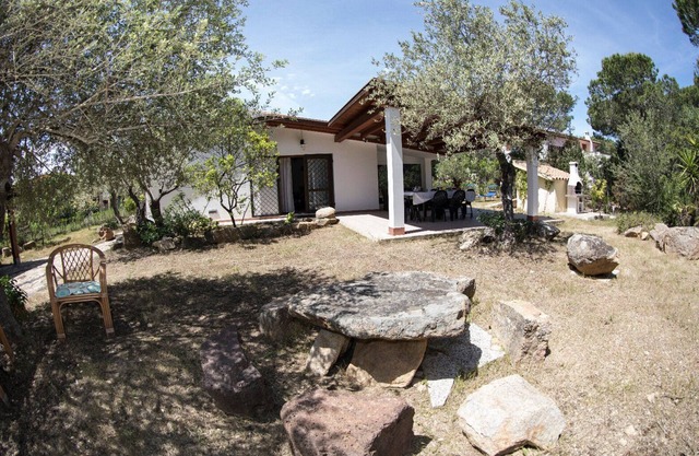 Villa Paradiso, in the beach by foot, big garden, Wifi, all inclusive