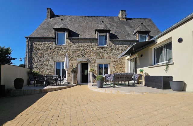 Villa Parker, center of DINAN
