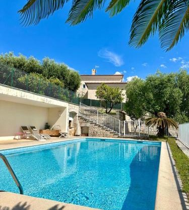 Villa Passiflore with garden and private swimming pool