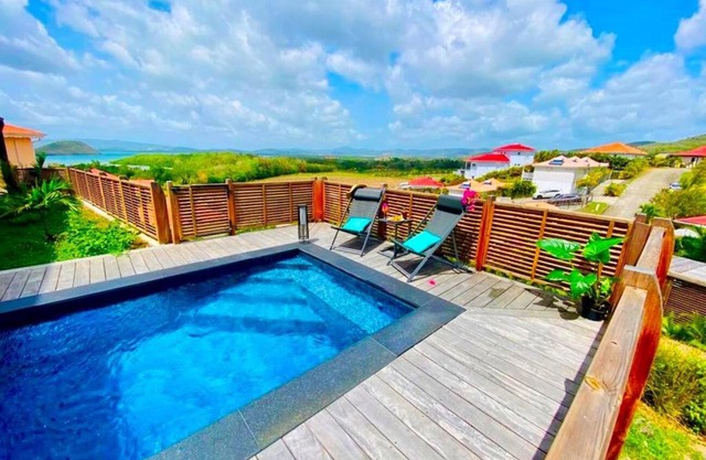 Villa Passion Cannelle de standing avec sa piscine vue mer