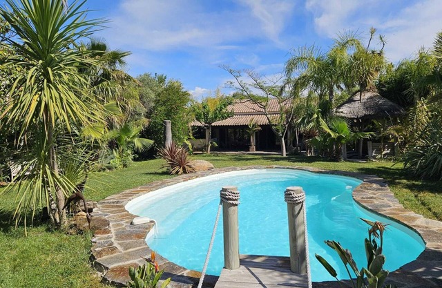 Villa Piscine Jardin Exotique Proche des Plages et des Iles D'hyères