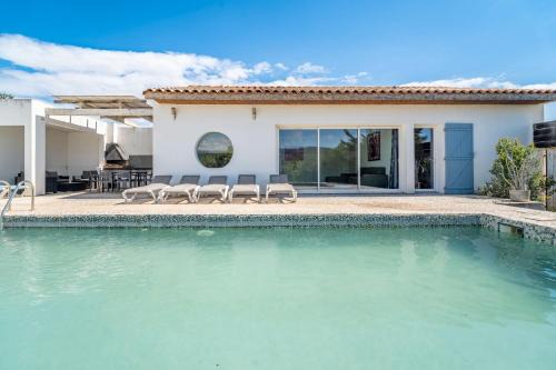 Villa piscine privée proche plages