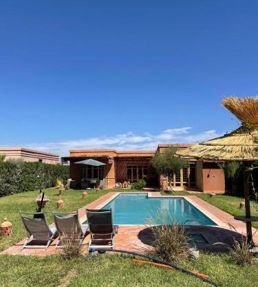 Villa, piscine sans vis à vis et hammam privé.