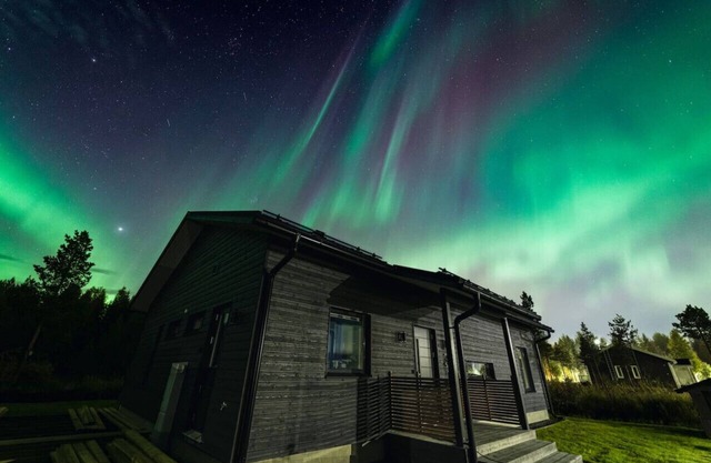Villa Polar Lights with Jacuzzi by BookLapland
