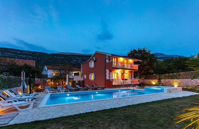 Villa Poquito - heated private pool, playground.