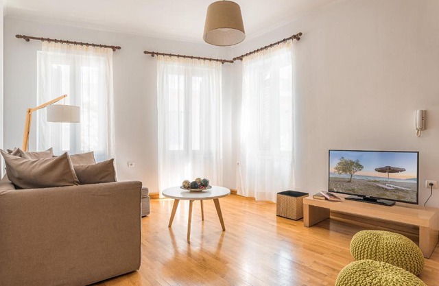 Villa Porto- Naftilos Residences