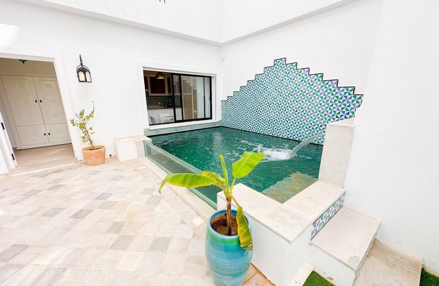 Villa Poseidon: piscine et bord de mer à Hammamet