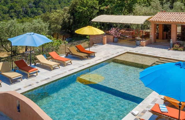 Villa 'Propriété Fontaine Margo': Peaceful Retreat with Mountain Views