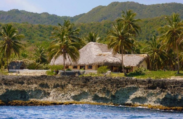 Villa Punta Coral in a fantastic location right by the sea