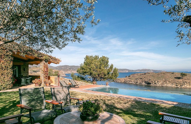Villa "Punta d'en Bailet" with Sea View, Pool & Wi-Fi