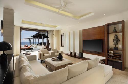 Villa Rosita - Luxury Oceanfront Villa with Chef