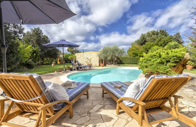 Villa Rujia with garden and exclusive swimming pool 5 minutes from the sea