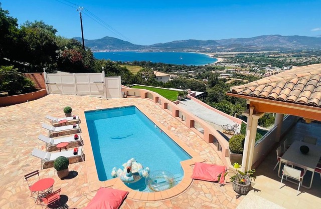 Villa Sì- Villa indépendante 3 chambres avec piscine et magnifique vue mer en plein centre de Porticcio