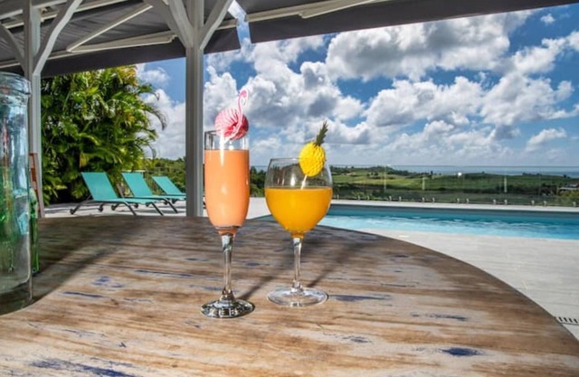 Villa sea view from 3 to 11 people