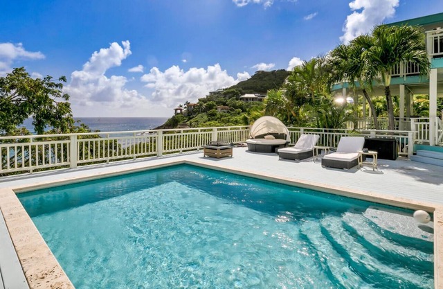 Villa Seagate-Renovated 5 bedroom Villa Chocolate Hole Oceanfront!