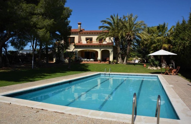 Villa Sitges Colibri at 10 min Walk Beaches - Center City Amaizing Garden Pool XXL Private Tenis Piste