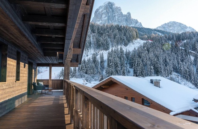 Villa Sofia Apartment 'F' with Mountain View, Private Terrace and Wi-Fi