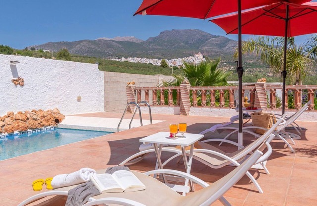 Villa Sol Alozaina by Ruralidays