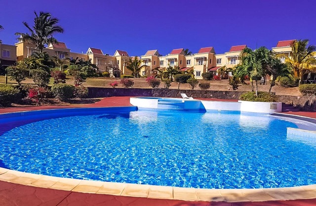 Villa Soleil with swimming pool and tennis court