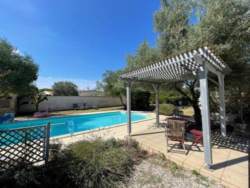 Villa spacieuse à Saint-Sulpice-de-Royan avec piscine privée