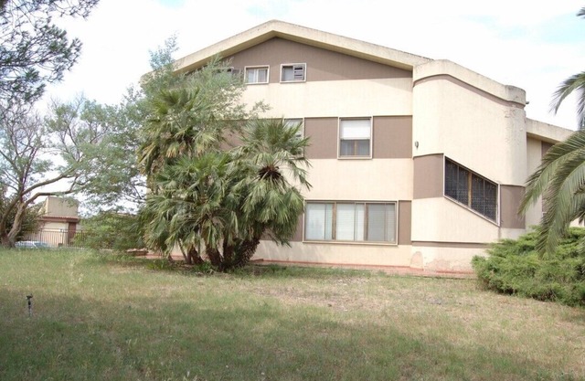Villa surrounded by greenery with swimming pool and tennis court Cin it090064c2000s5331