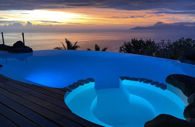 Villa Tahiti with pool and jacuzzi