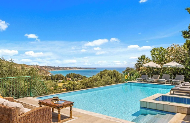Villa Thymari - Four Bedroom Villa, Sleeps 8