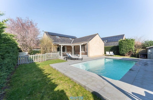 Villa T’Uzetje – villa with pool in Oostduinkerke
