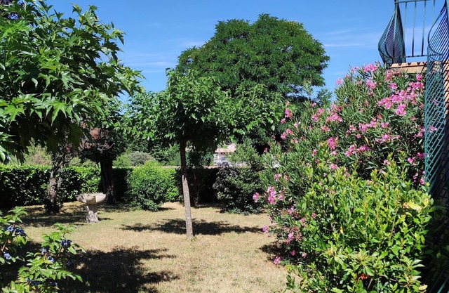 Villa two minutes from the village with all shops