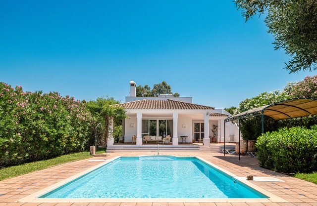 Villa Vainilla on the golf course with pool, Wi-Fi, and garden