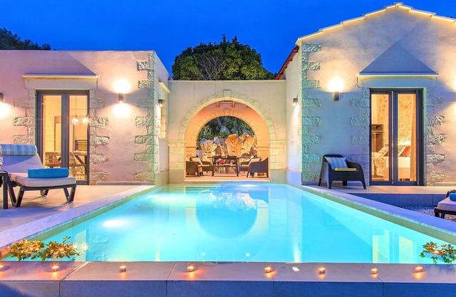 Villa Vardis | Heated Swimming Pool