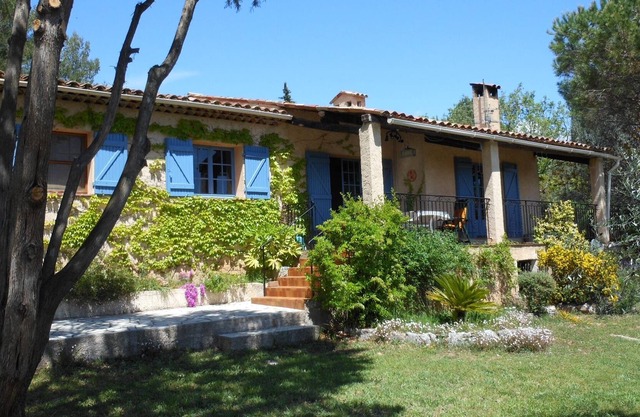 Villa with Heated Swimming Pool Set In A 5000 m² Olive Grove.