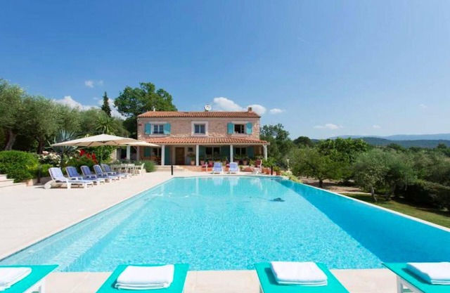 Villa with private pool (14m x 7m), 5 bedrooms, panoramic view, quiet, A/C