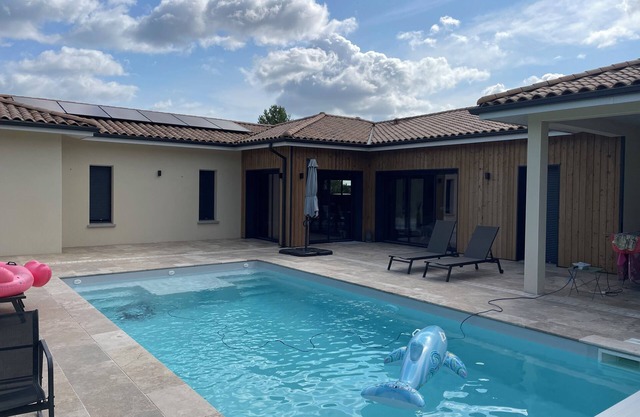 Villa with swimming pool between Bordeaux and Saint Emilion, in the heart of the vineyards