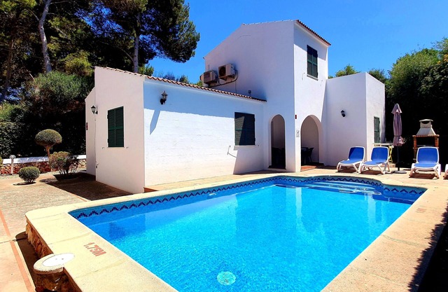 VILLA WITH POOL FENCED. FREE WIFI. AT 2 MIN. OF THE BEACH AND AT 5 OF THE CITY