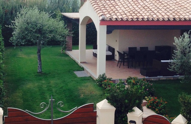 Villa with garden 300 meters from the sea