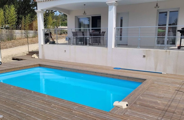Villa with its private and heated swimming pool