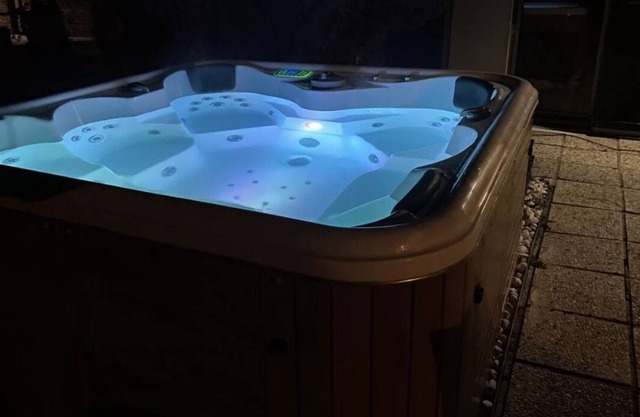 Villa with JACCUZI in La Roche sur Yon 8 people