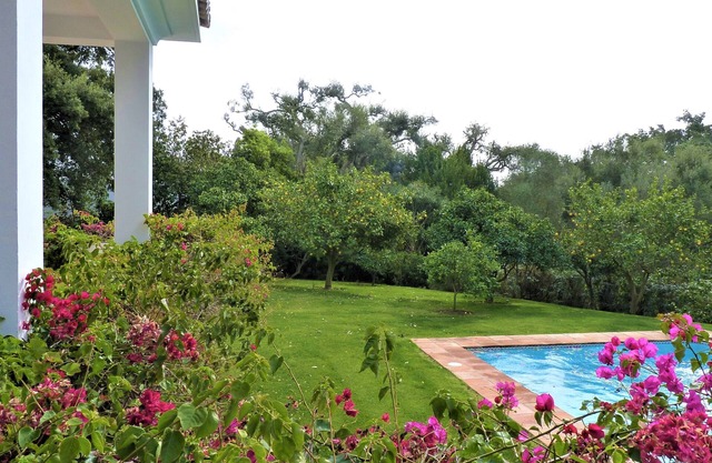 Villa with lovely garden and large swimming pool at only 1 km. from beach
