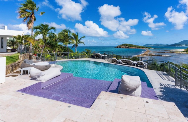 Villa with ocean views, private pool, housekeeping, concierge, airport pickup