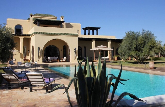 Villa with private pool - 15 min from the center