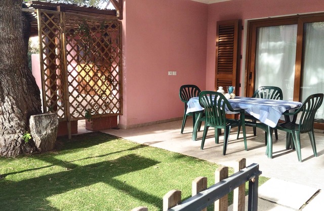 VILLA WITH PRIVATE GARDEN NEAR THE SEA