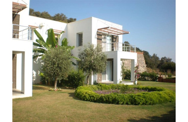 Villa with Sea Views, 5 minute walk to Sea