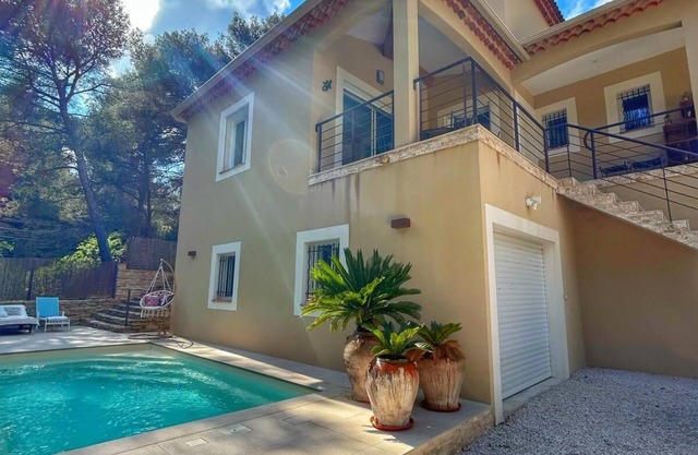 Villa with swimming pool in the heart of the Parc des Calanques